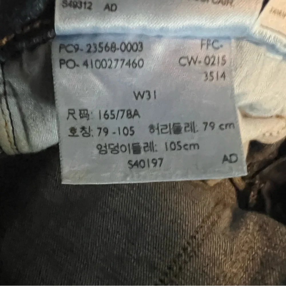 LEVIS - Picture 3 of 5